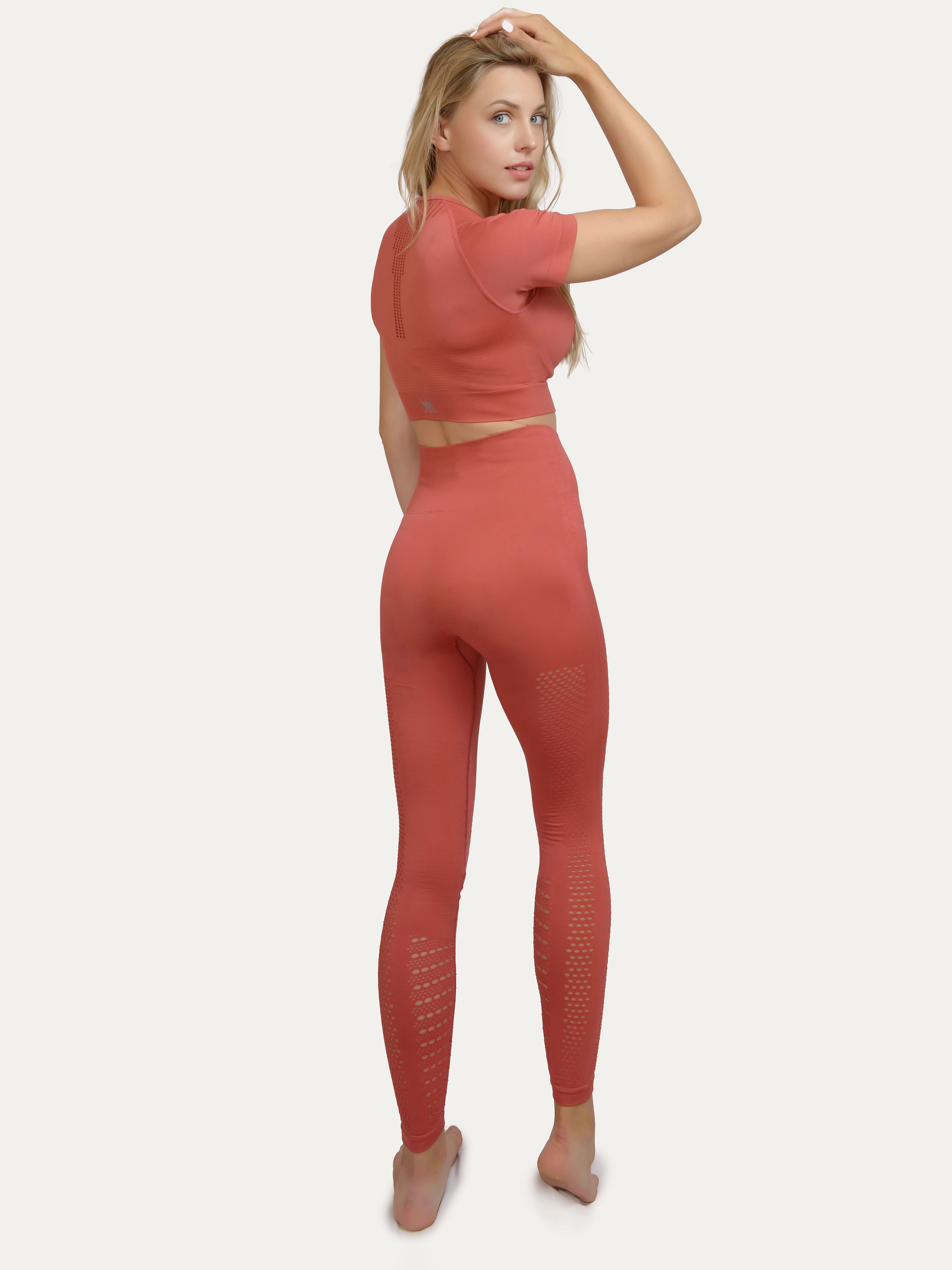 Legging deportivo, Naya