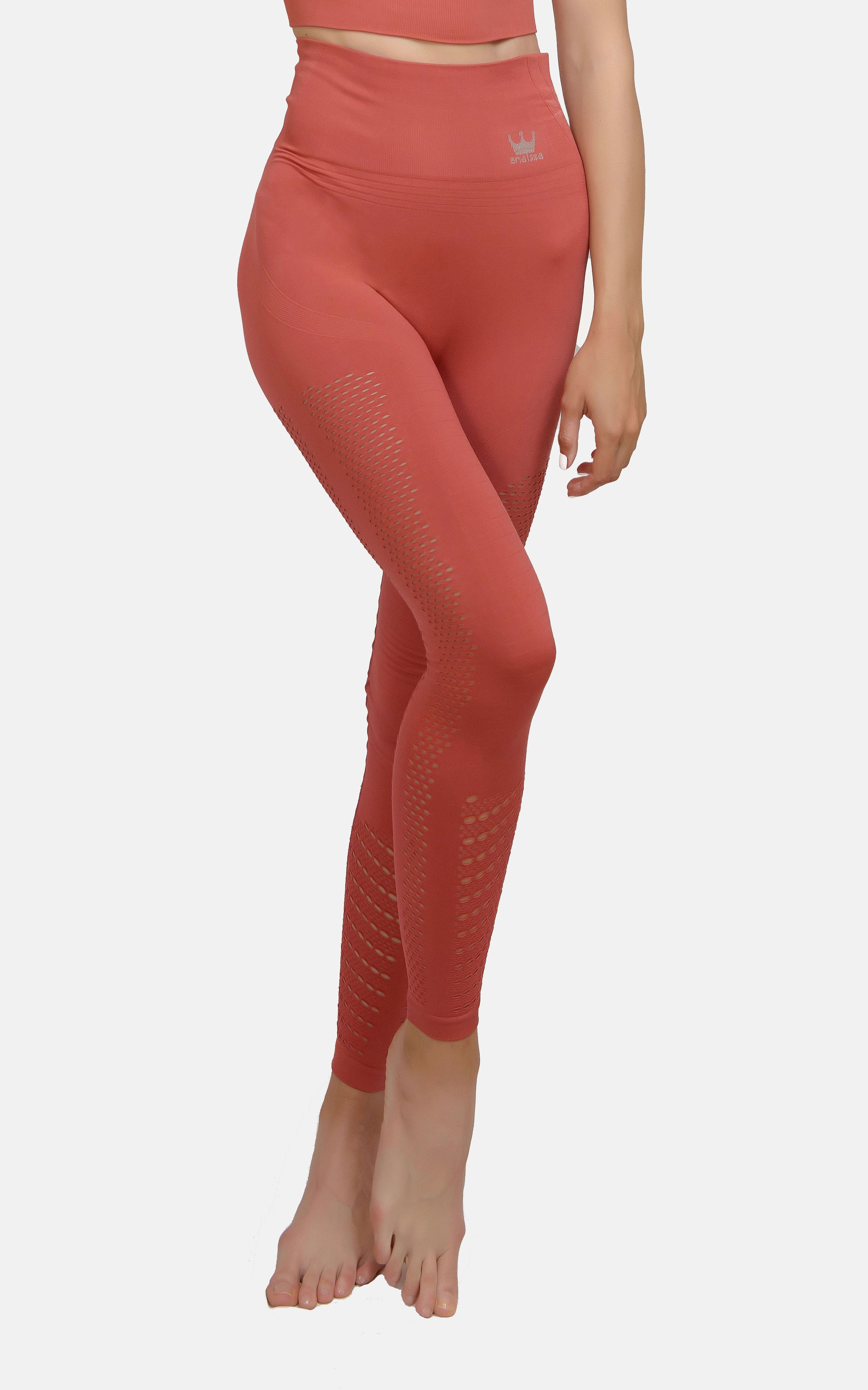 Legging deportivo, Naya