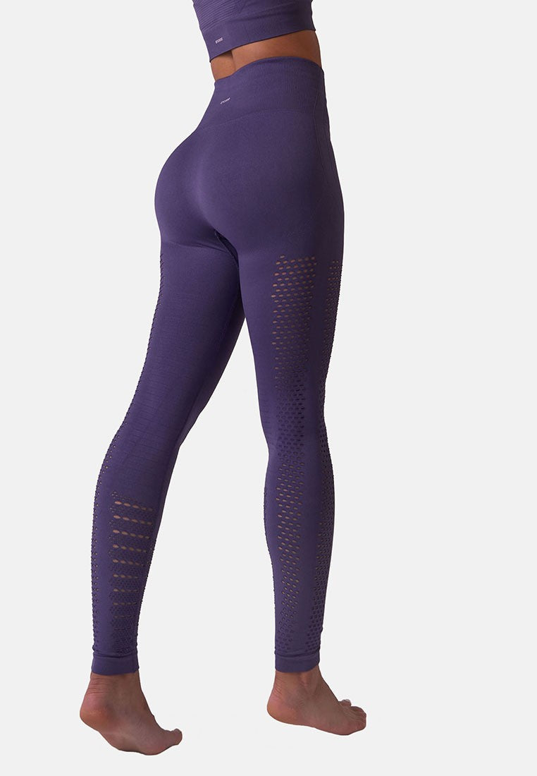 Legging deportivo, Naya