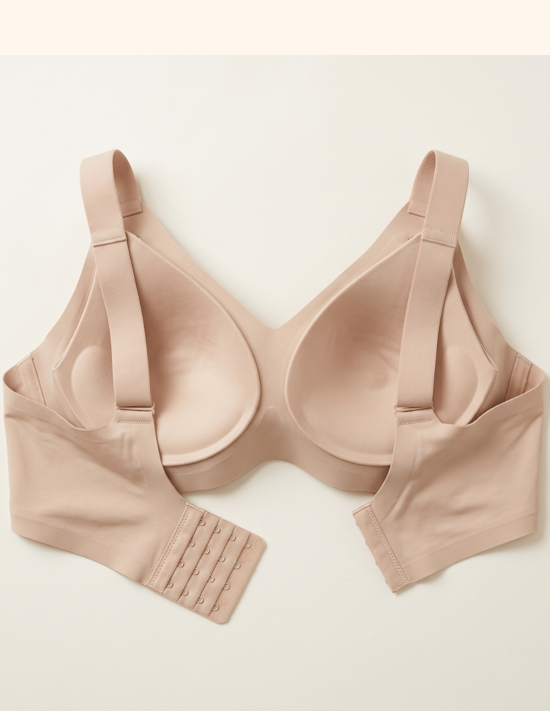 Seamless and wire-free bra with removable foam | Pressure-reducing straps | Chelo Collection